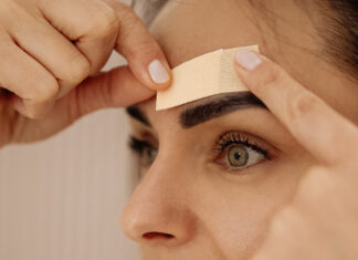 Kinesiotaping twarzy. Zastosowanie w praktyce manualnej i kosmetologicznej